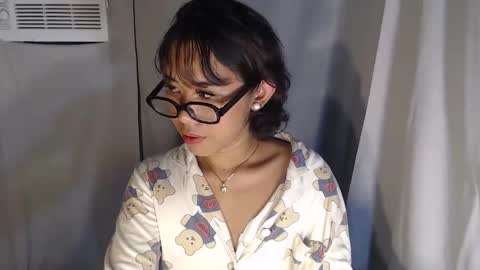 Snapshot of hoelykarrie chatting on 14, 11, 2025 Karrie3 online show from 14, 11, 2025