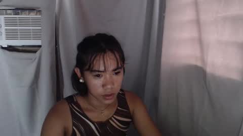 Snapshot of hoelykarrie chatting on 23, 11, 2025 Karrie3 online show from 23, 11, 2025