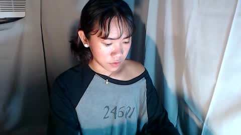 Snapshot of hoelykarrie chatting on 24, 11, 2025 Karrie3 online show from 24, 11, 2025