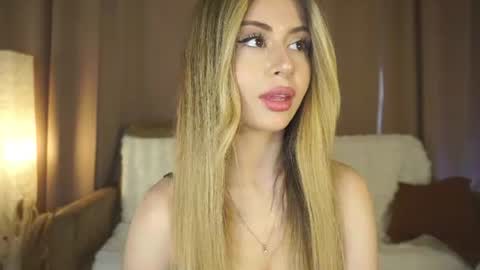 Snapshot of holayoula chatting on 25, 6, 2026 Moni Monica online show from 25, 6, 2026