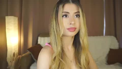 Snapshot of holayoula chatting on 28, 6, 2026 Moni Monica online show from 28, 6, 2026
