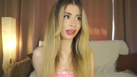 Snapshot of holayoula chatting on 30, 6, 2026 Moni Monica online show from 30, 6, 2026