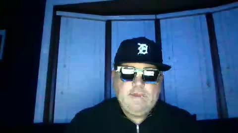 Snapshot of holden_minutz chatting on 19, 11, 2025 holden_minutz online show from 19, 11, 2025