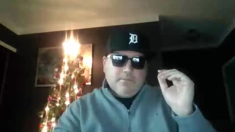 Snapshot of holden_minutz chatting on 17, 12, 2025 holden_minutz online show from 17, 12, 2025