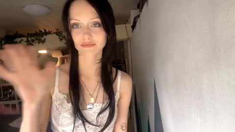 Snapshot of holliedavine chatting on 7, 6, 2026 Ava online show from 7, 6, 2026