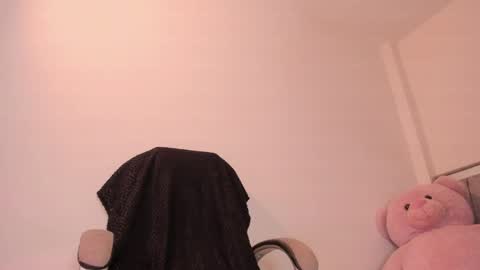 Snapshot of holly_16 chatting on 5, 5, 2026 holly_16 online show from 5, 5, 2026