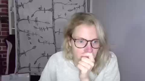 Snapshot of holly_bourbon chatting on 20, 10, 2025 holly_bourbon online show from 20, 10, 2025