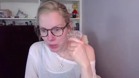 Snapshot of holly_bourbon chatting on 1, 3, 2026 holly_bourbon online show from 1, 3, 2026