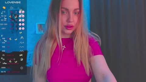 holly_molly8 online show from 25, 1, 2025