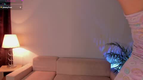 holly    online show from 6, 4, 2026