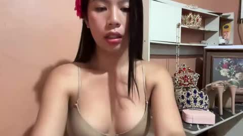 holly_wyn online show from 23, 10, 2025