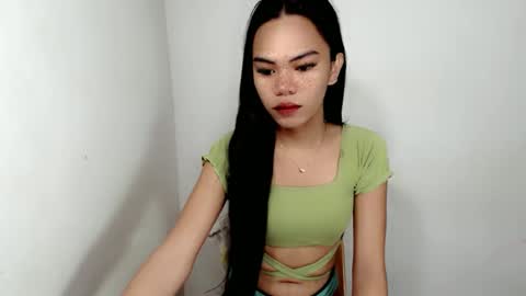 Snapshot of hollyhalo chatting on 23, 10, 2025 hollyhalo online show from 23, 10, 2025