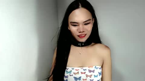 Snapshot of hollyhalo chatting on 19, 11, 2025 hollyhalo online show from 19, 11, 2025