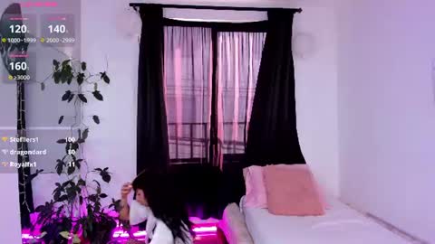 Holly Hudson     online show from 29, 6, 2026