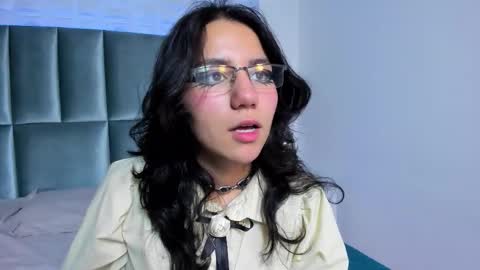 hollypeach_ online show from 19, 11, 2025