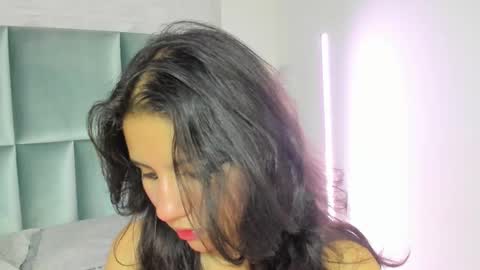 hollypeach_ online show from 2, 2, 2026