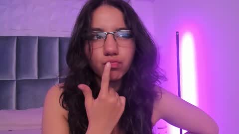 hollypeach_ online show from 26, 2, 2026