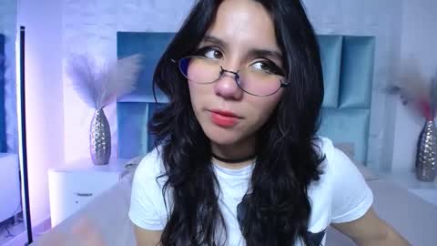 hollypeach_ online show from 24, 3, 2026