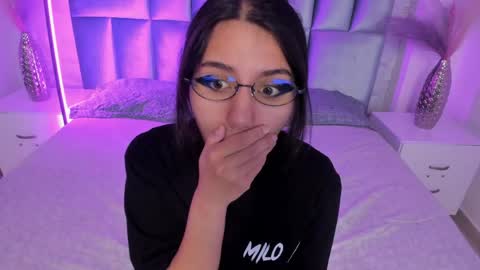 hollypeach_ online show from 20, 4, 2026