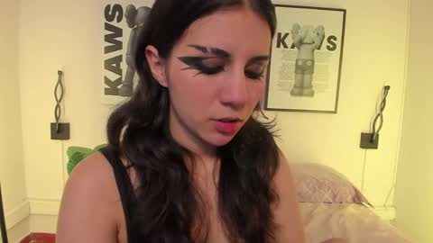Snapshot of hollypeach_ chatting on 4, 6, 2026 hollypeach_ online show from 4, 6, 2026