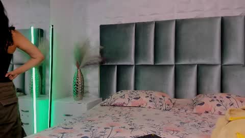 Snapshot of hollypeach_ chatting on 29, 7, 2026 hollypeach_ online show from 29, 7, 2026