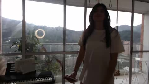 hollyshit_ online show from 3, 3, 2025