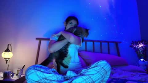 hollyshit_ online show from 18, 9, 2025