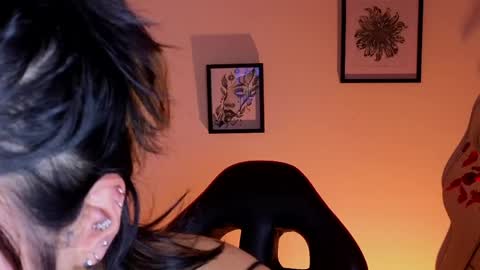 Snapshot of hollyxx_ chatting on 3, 6, 2026 holly online show from 3, 6, 2026