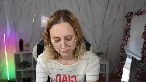 Snapshot of hollyy_pollyyyy chatting on 31, 7, 2026 Polly online show from 31, 7, 2026