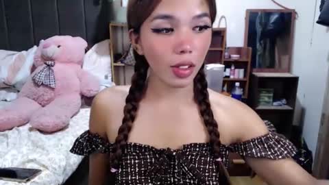 Snapshot of holy_molly1 chatting on 2, 5, 2026 holy_molly1 online show from 2, 5, 2026