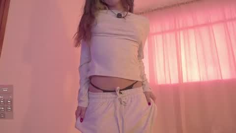 honeeeey_ online show from 12, 6, 2026