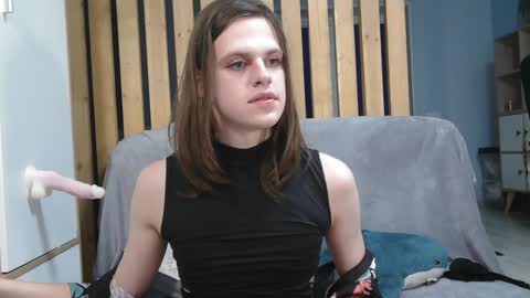 Honelints boyblonde hair AsterMIntfemboybrown hair online show from 9, 1, 2025