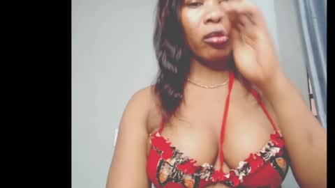 Snapshot of honey_dollxx chatting on 6, 8, 2026 Flora online show from 6, 8, 2026