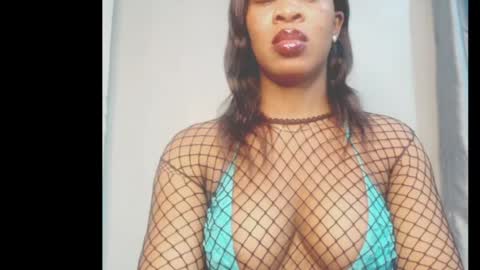 Snapshot of honey_dollxx chatting on 8, 8, 2026 Flora online show from 8, 8, 2026