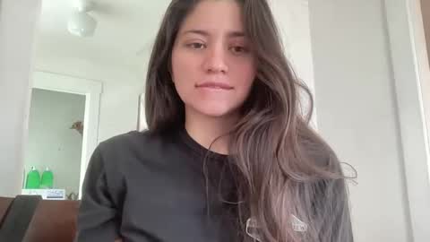 Snapshot of honey_laila chatting on 3, 3, 2025 honey_laila online show from 3, 3, 2025