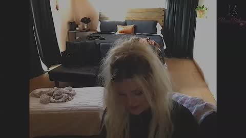 Snapshot of honeybuhnny chatting on 3, 5, 2026 honeybuhnny online show from 3, 5, 2026