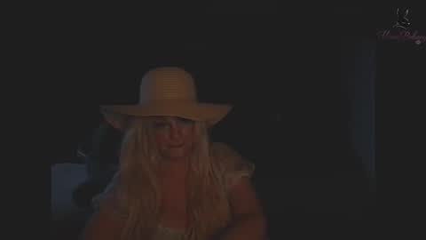 Snapshot of honeybuhnny chatting on 4, 5, 2026 honeybuhnny online show from 4, 5, 2026