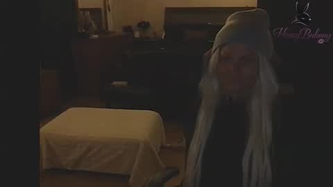 Snapshot of honeybuhnny chatting on 18, 5, 2026 honeybuhnny online show from 18, 5, 2026