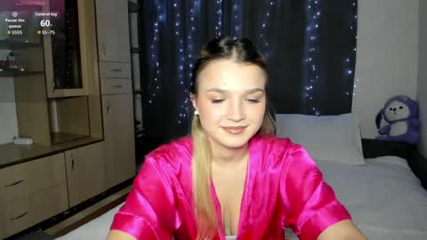 Snapshot of honeybunnyyy_ chatting on 3, 4, 2026 HoneyBunny online show from 3, 4, 2026
