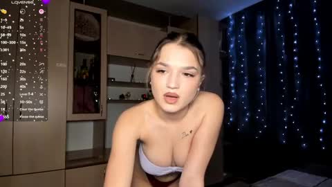 Snapshot of honeybunnyyy_ chatting on 26, 4, 2026 HoneyBunny online show from 26, 4, 2026