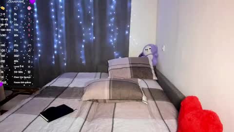 Snapshot of honeybunnyyy_ chatting on 28, 4, 2026 HoneyBunny online show from 28, 4, 2026