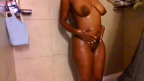 Snapshot of honeybunnzz chatting on 27, 5, 2026 honeybunnzz online show from 27, 5, 2026