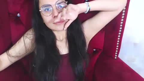 Snapshot of honeybuu_ chatting on 14, 11, 2025 Emily online show from 14, 11, 2025