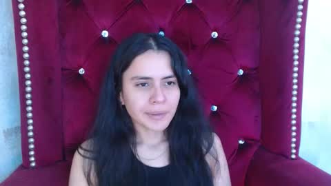 Snapshot of honeybuu_ chatting on 18, 11, 2025 Emily online show from 18, 11, 2025