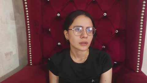 Snapshot of honeybuu_ chatting on 23, 11, 2025 Emily online show from 23, 11, 2025