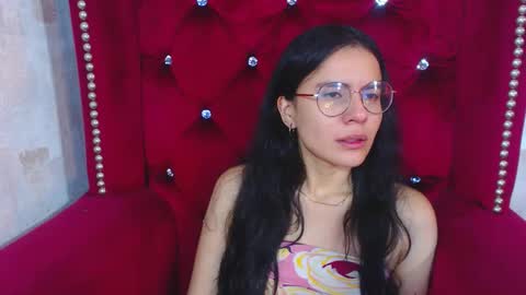 Snapshot of honeybuu_ chatting on 1, 12, 2025 Emily online show from 1, 12, 2025