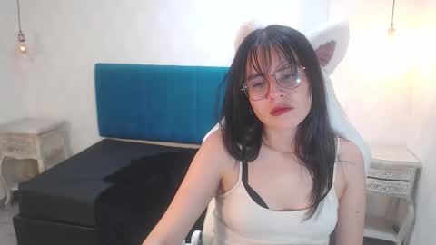 Snapshot of honeybuu_ chatting on 8, 1, 2026 Emily online show from 8, 1, 2026