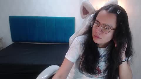Snapshot of honeybuu_ chatting on 14, 1, 2026 Emily online show from 14, 1, 2026