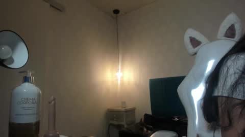 Snapshot of honeybuu_ chatting on 30, 5, 2026 Emily online show from 30, 5, 2026