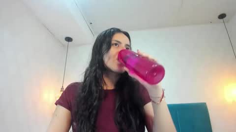 Snapshot of honeybuu_ chatting on 6, 6, 2026 Emily online show from 6, 6, 2026